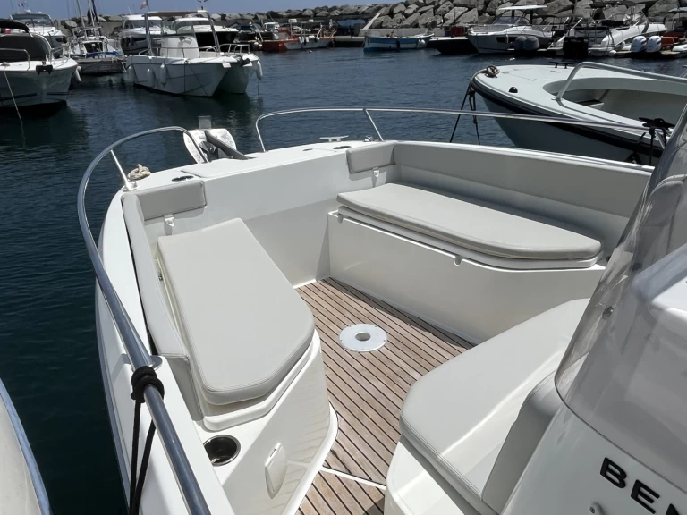 Bénéteau Flyer 8 SPACEdeck in Les Issambres on SamBoat