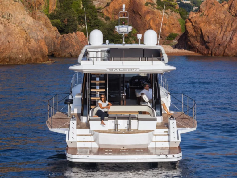 Yacht charter Saint-Tropez cheap Galeon 500 Fly