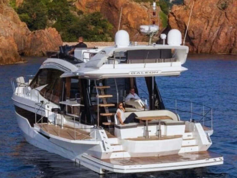 Luxury Yacht rental in Saint-Tropez - Galeon Galeon 500 Fly