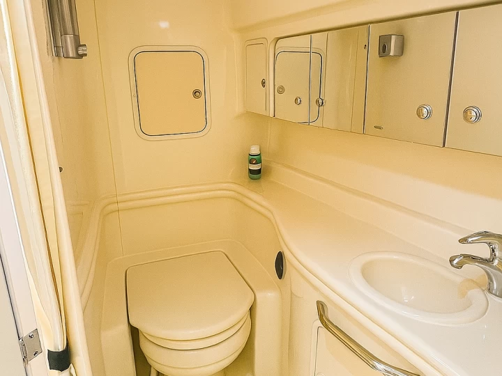 Boat rental Sea Ray Sundancer 37 in Miami on Samboat