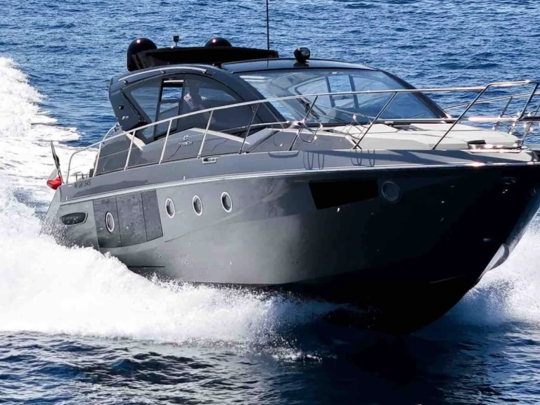 Boat rental Cranchi M 44 in Saint-Tropez on Samboat