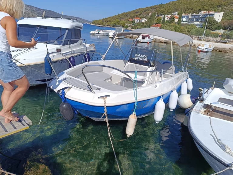 Motorboat rental in Trogir - Cantiere Nautico Speedy Cayman 585