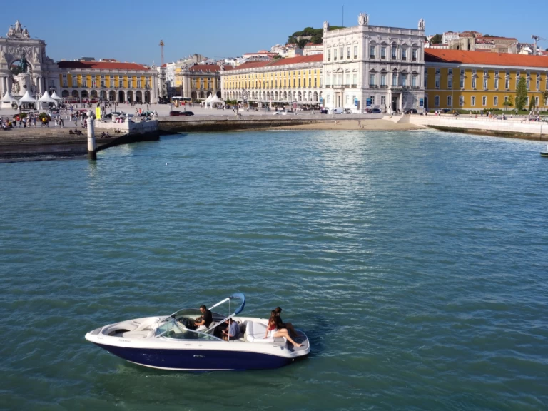 Sea Ray Sea Ray 220 Select charter bareboat or captained in  Lisbon