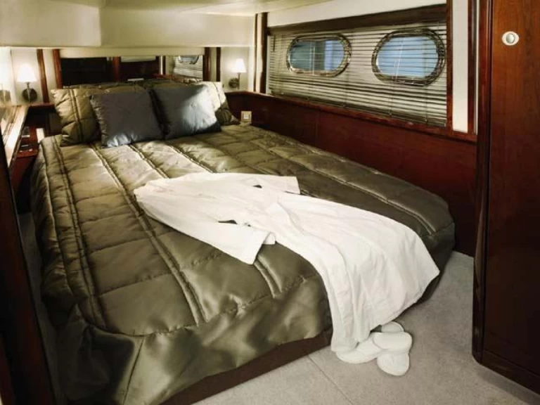 Yacht charter Manhattan cheap DANCING QUEEN