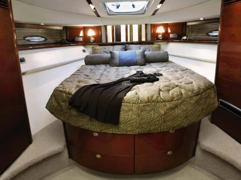 Bareboat Rental Luxury Yacht Sea Ray with a boat licence