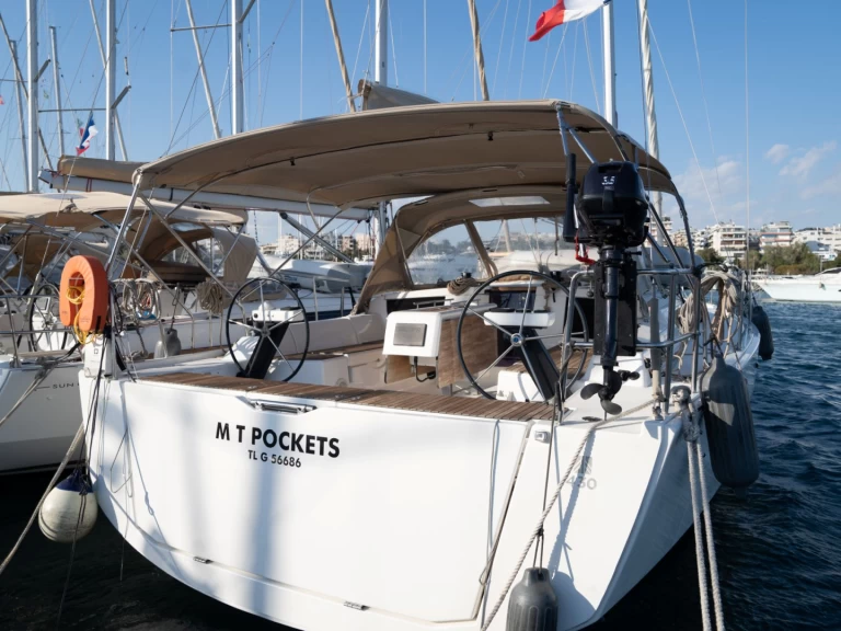 Sailboat for rent Alimos at the best price
