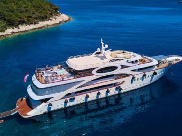 Bareboat Rental Sailboat Custom Made with a boat licence