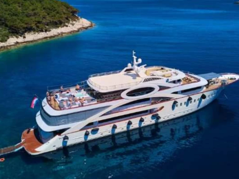 Bareboat Rental Sailboat Custom Made with a boat licence