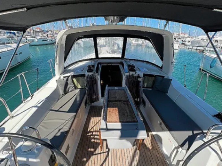 Sailboat rental with or without captain Bénéteau Lefkáda