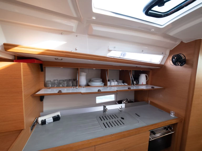 Dufour Dufour 430 Grand Large in Alimos on SamBoat