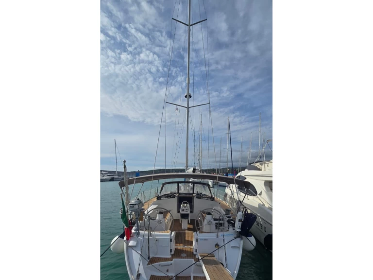 Sailboat for rent Castiglioncello at the best price
