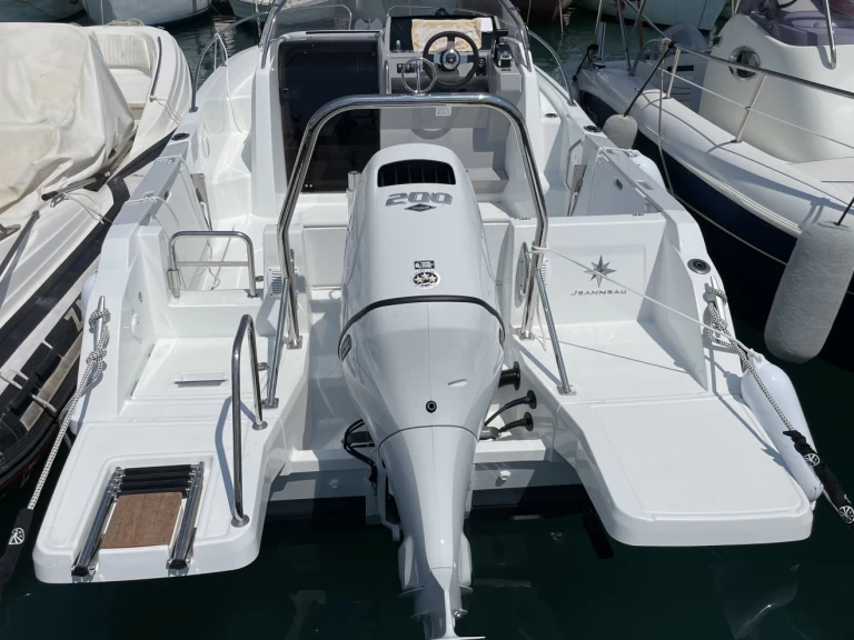 Boat rental Jeanneau Cap Camarat 6.5 WA Serie 3 in Antibes on Samboat