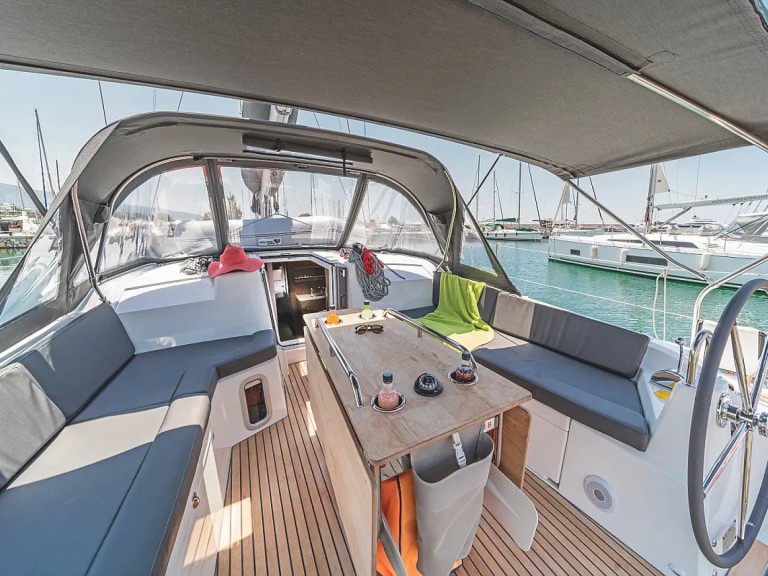 Sailboat for rent Alimos at the best price