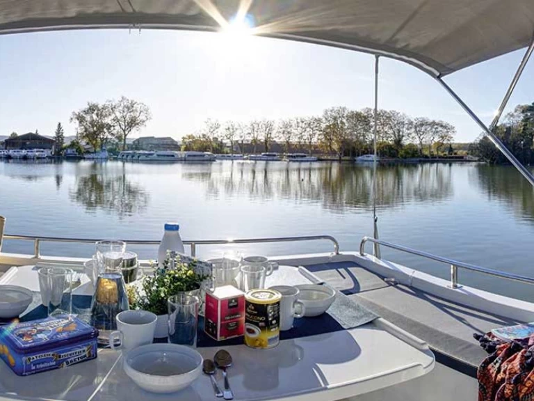 Rent a Le Boat Horizon 2 Portiragnes