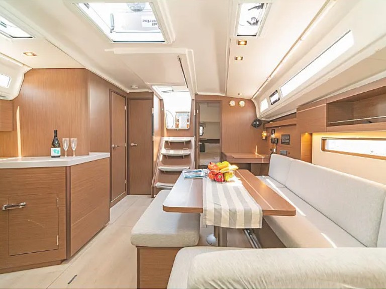 Bareboat Rental Sailboat Bénéteau with a boat licence