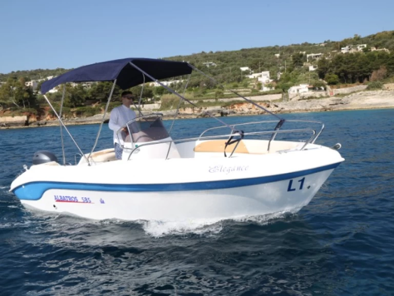Yacht charter Marina di Andrano cheap Albatross 585
