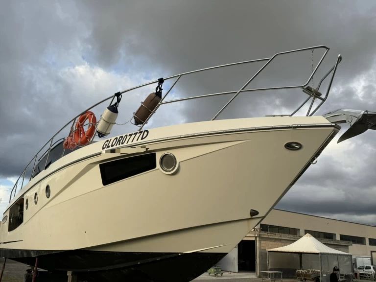Motorboat rental with or without captain Cranchi Villa San Giovanni