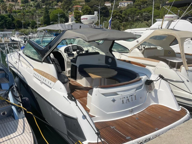 Yacht charter Beaulieu-sur-Mer cheap Prestige 34 Open