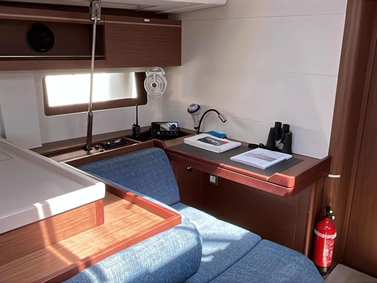 Sailboat rental in Las Galletas - Bénéteau Oceanis 51.1