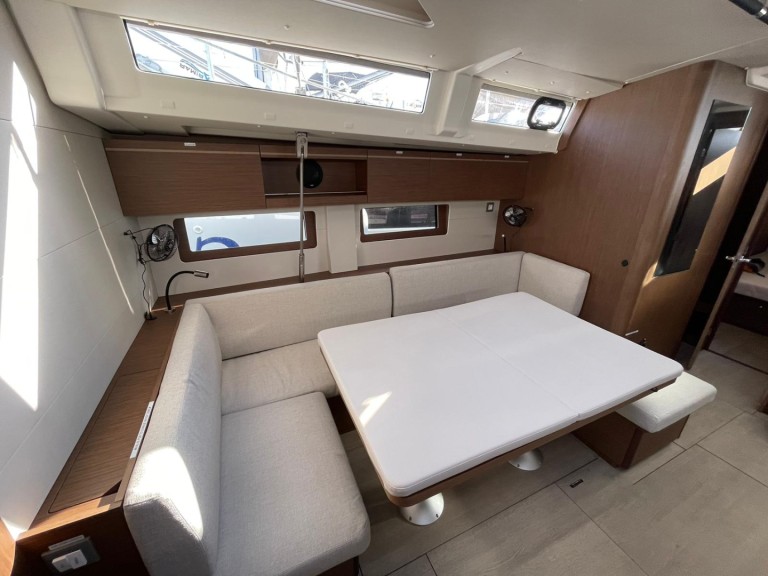 Yacht charter Santa Cruz de Tenerife cheap Oceanis 51.1