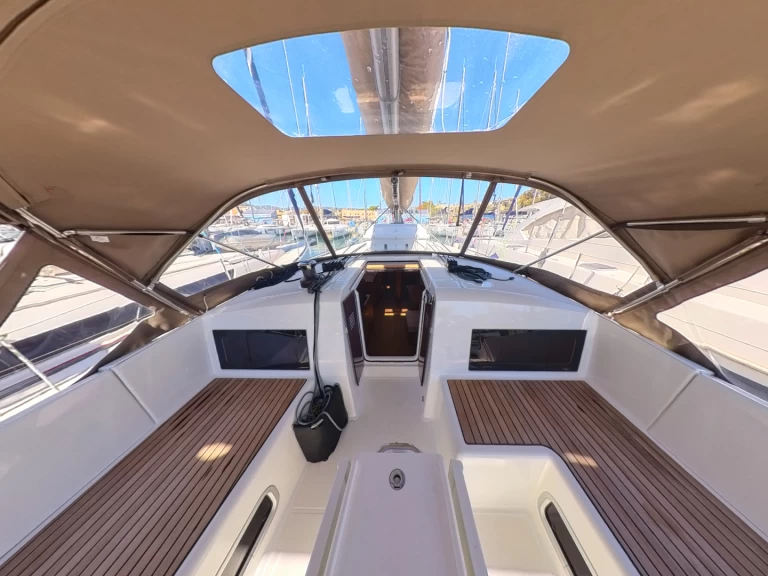 Jeanneau Sun Odyssey 490 in Santa Cruz de Tenerife on SamBoat