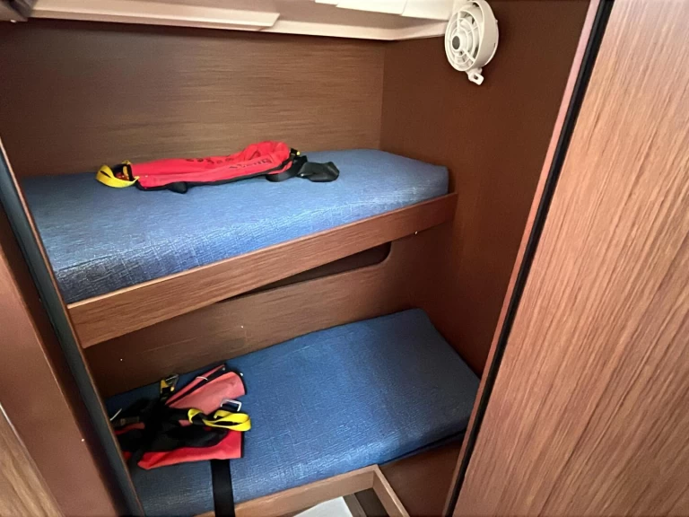 Sailboat rental with or without captain Bénéteau Santa Cruz de Tenerife