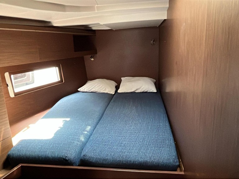 Bareboat Rental Sailboat Bénéteau with a boat licence