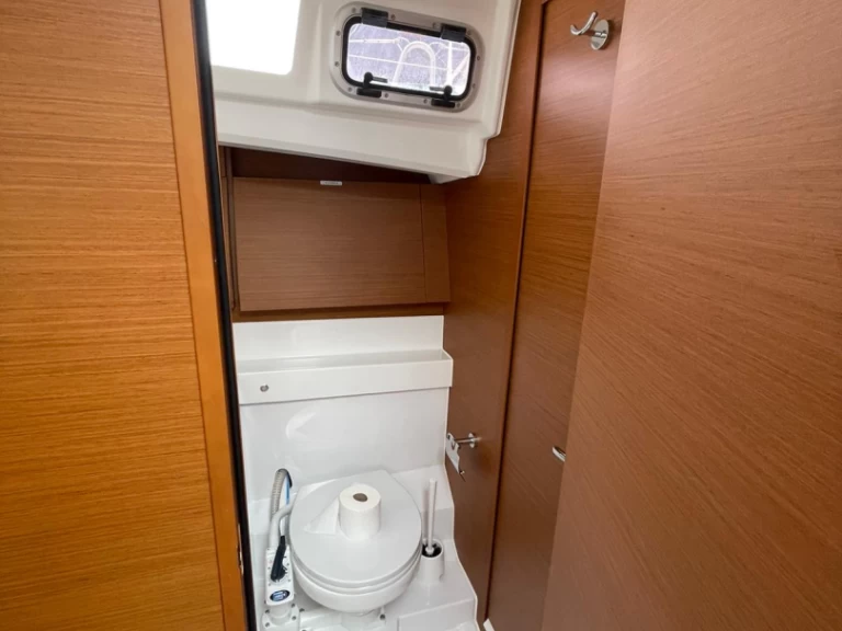 Rent a Jeanneau Sun Odyssey 440 Santa Cruz de Tenerife