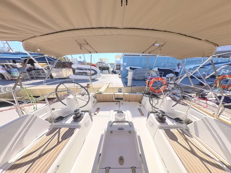 Yacht charter Palma de Mallorca cheap Sun Odyssey 490