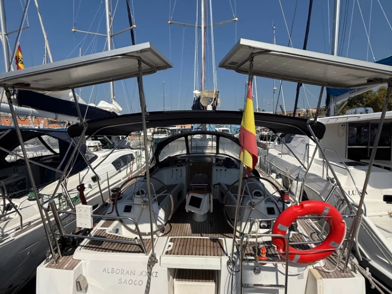 Bénéteau Oceanis 43 in Palma de Mallorca on SamBoat