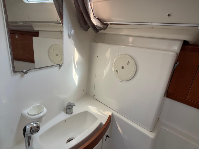 Bénéteau Oceanis 43 in Las Galletas on SamBoat