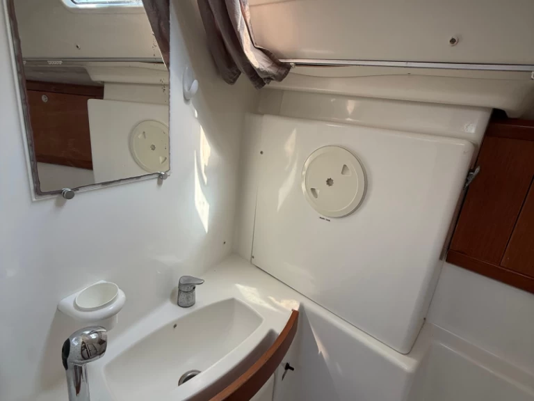 Bénéteau Oceanis 43 in Las Galletas on SamBoat