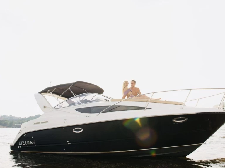 Motorboat rental with or without captain Bayliner Vieux Port de Cannes