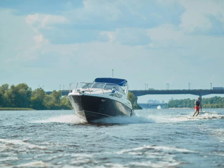 Motorboat for rent Vieux Port de Cannes at the best price