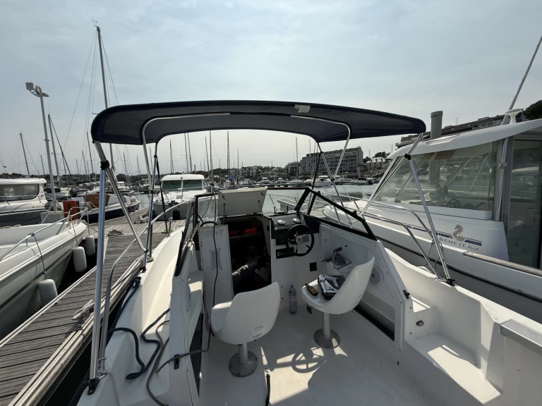 Motorboat rental in Perros-Guirec - Bayliner Trophy 2002