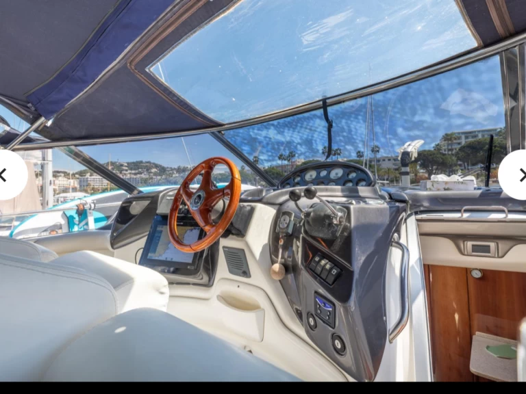 Bareboat Rental Motorboat Cranchi with a boat licence