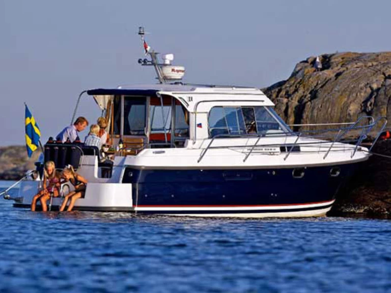 Bareboat Rental Houseboat Nimbus with a boat licence