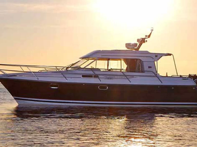 Houseboat for rent Rheinsberg at the best price