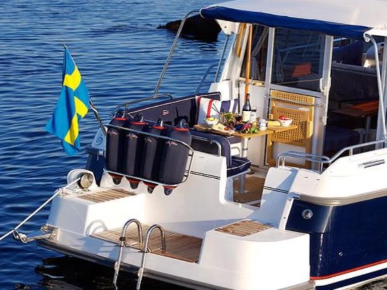 Nimbus 320 Coupé charter bareboat or captained in  Rheinsberg