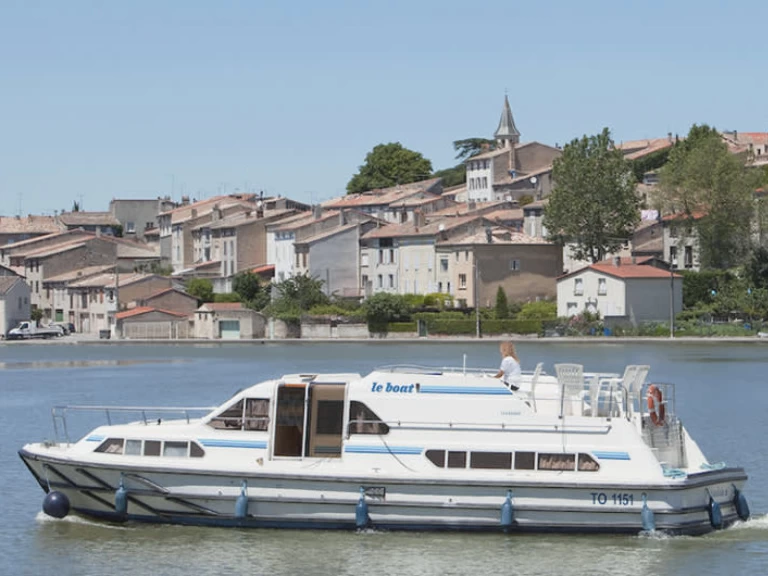 Motorboat rental with or without captain Le Boat Trèbes