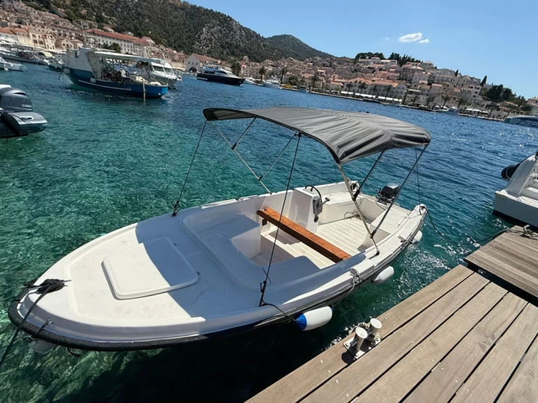 Motorboat rental in Hvar - Adria Adria10