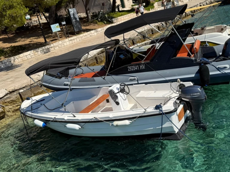 Boat rental Adria Adria10 in Hvar on Samboat