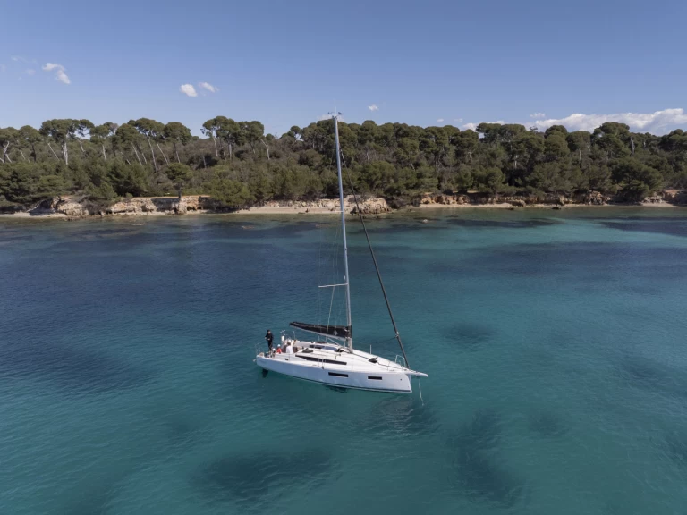 Yacht charter Cádiz cheap Sun Odyssey 350