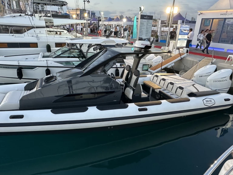 Boat rental Zen ZEN 40 - Mod. 2026 in Antiparos on Samboat