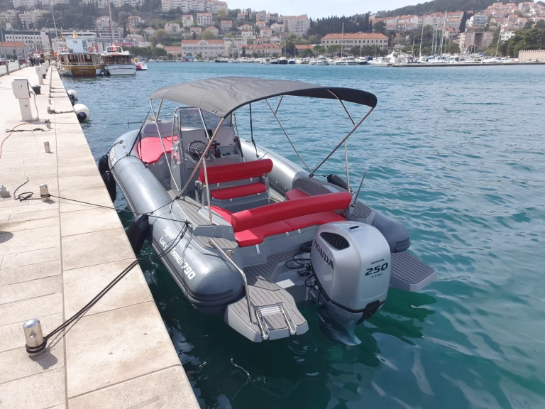 Marlin Boat 790 Pro Dynamic in Marina Frapa Dubrovnik on SamBoat