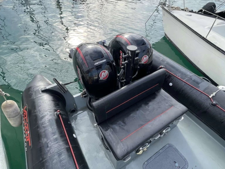 Valiant Karbon 750 sport 6  in Toulon on SamBoat