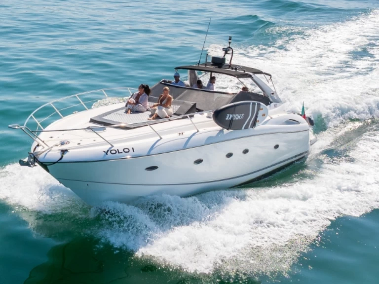 Luxury Yacht rental in Vilamoura - Sunseeker Portofino 46