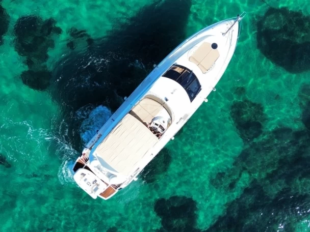 Sunseeker Manhattan 60 in Port de Hyères (St Pierre) on SamBoat