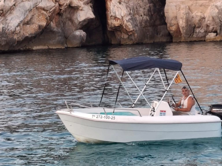 Motorboat for rent Cala Galdana at the best price