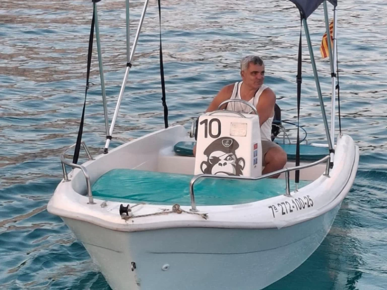 Estable 400 charter bareboat or captained in  Cala Galdana